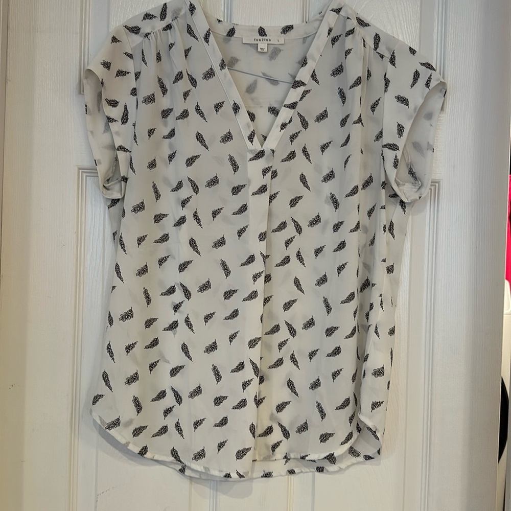 Fun 2 fun lightweight blouse with feathers